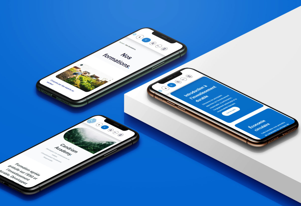 Image de 3 téléphones posés, avec des écrans du site
