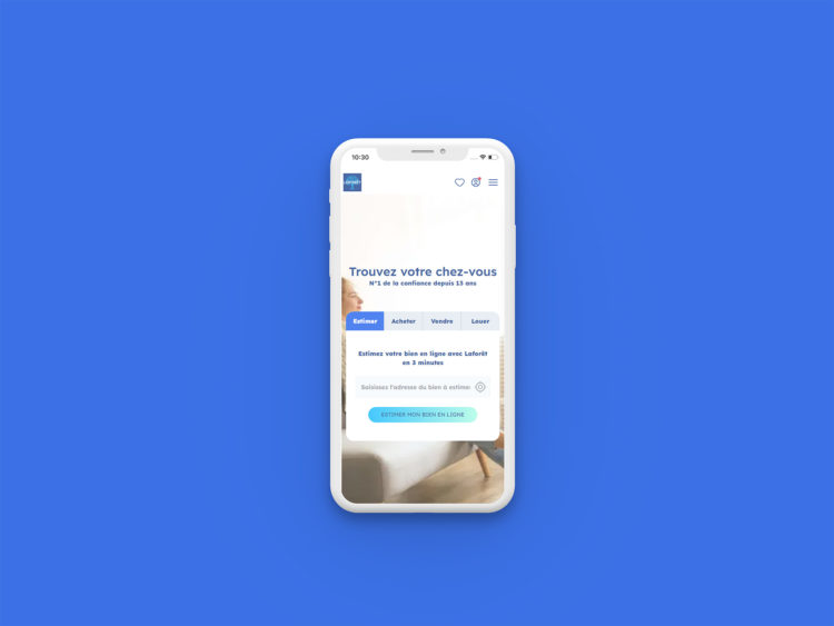 Mockup téléphone avec une capture d'écran du site Laforêt